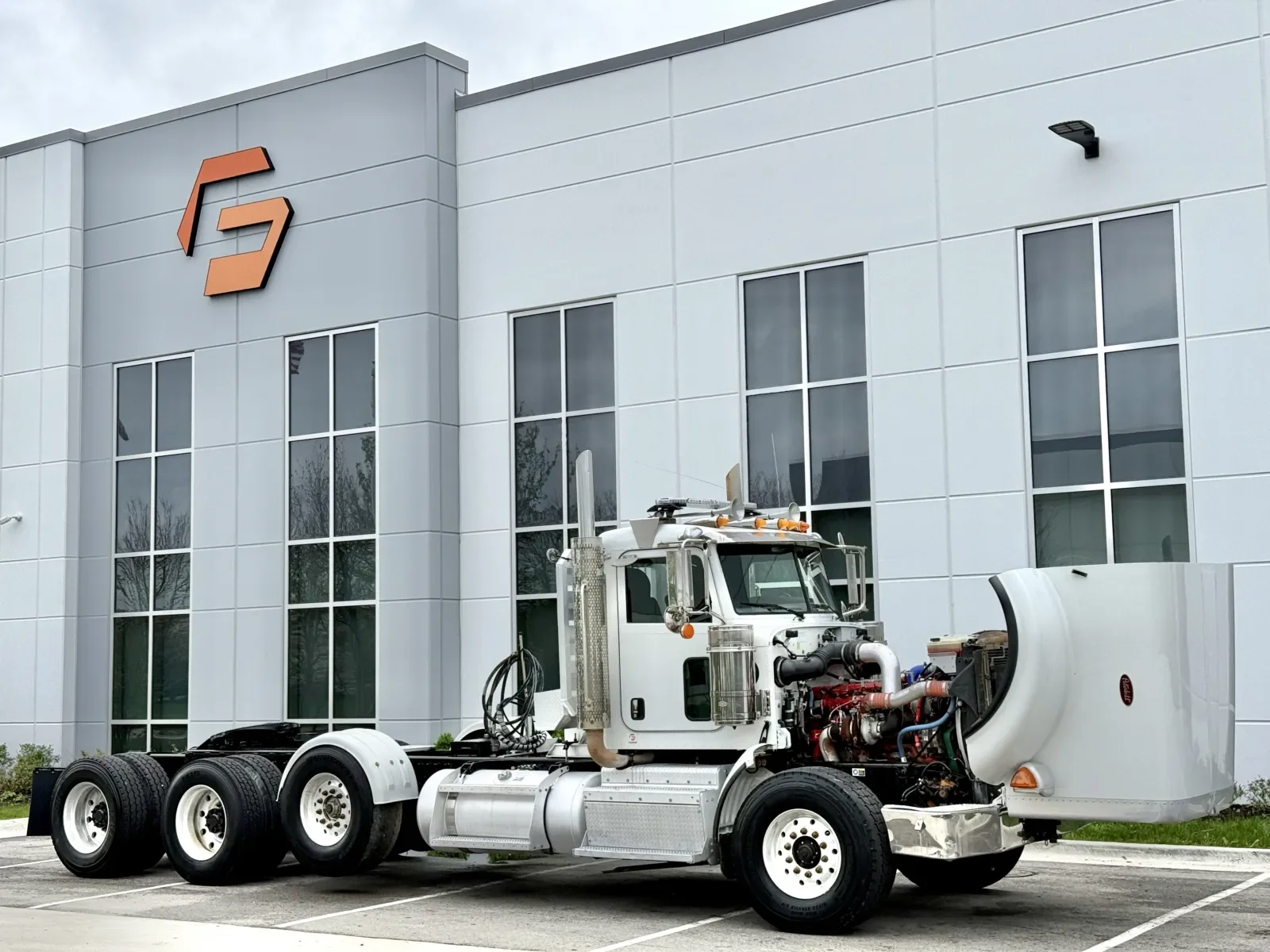 2014 Peterbilt 367 in New Lenox, IL — photo 9
