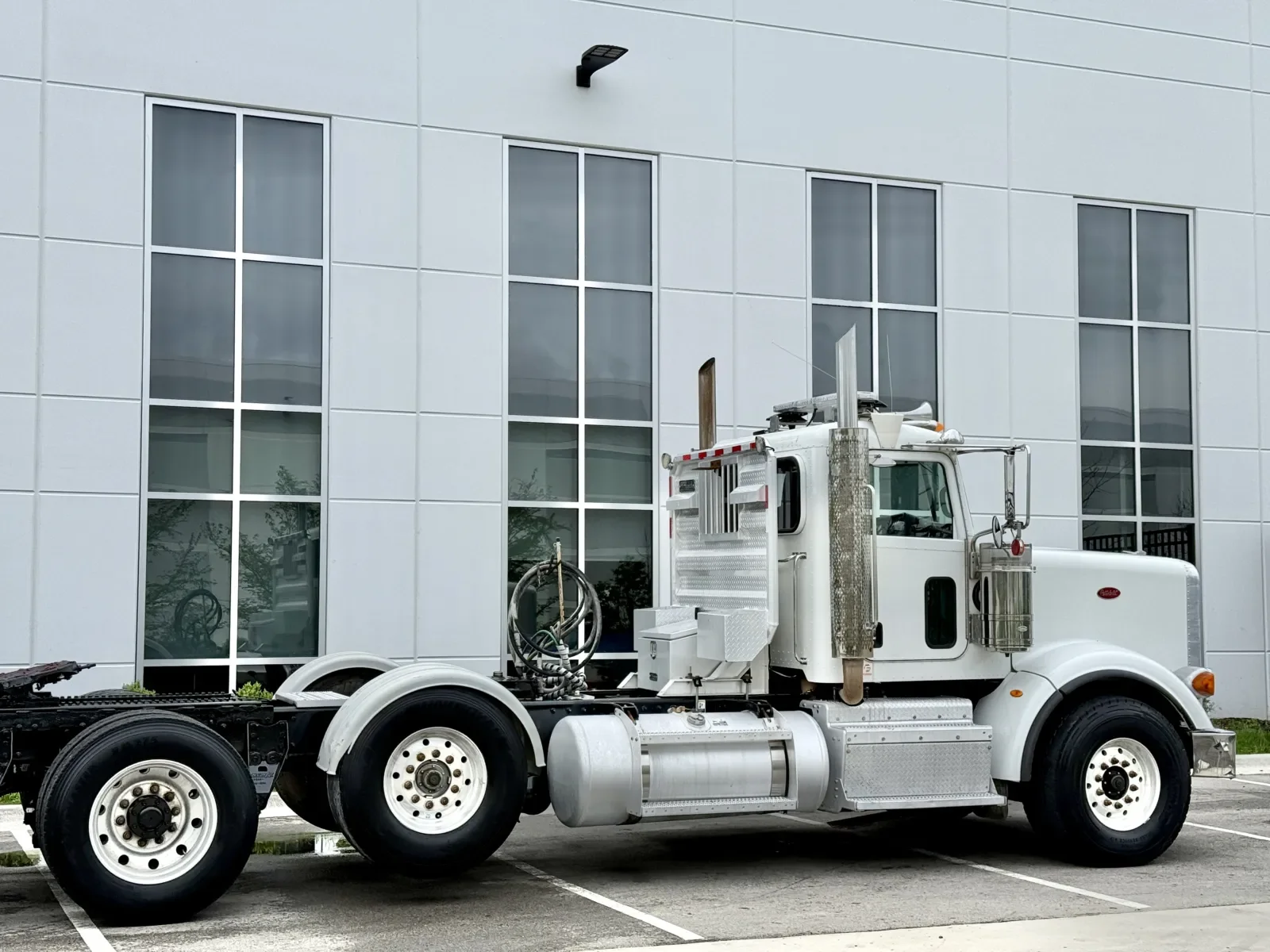 2014 Peterbilt 367 in New Lenox, IL — photo 7