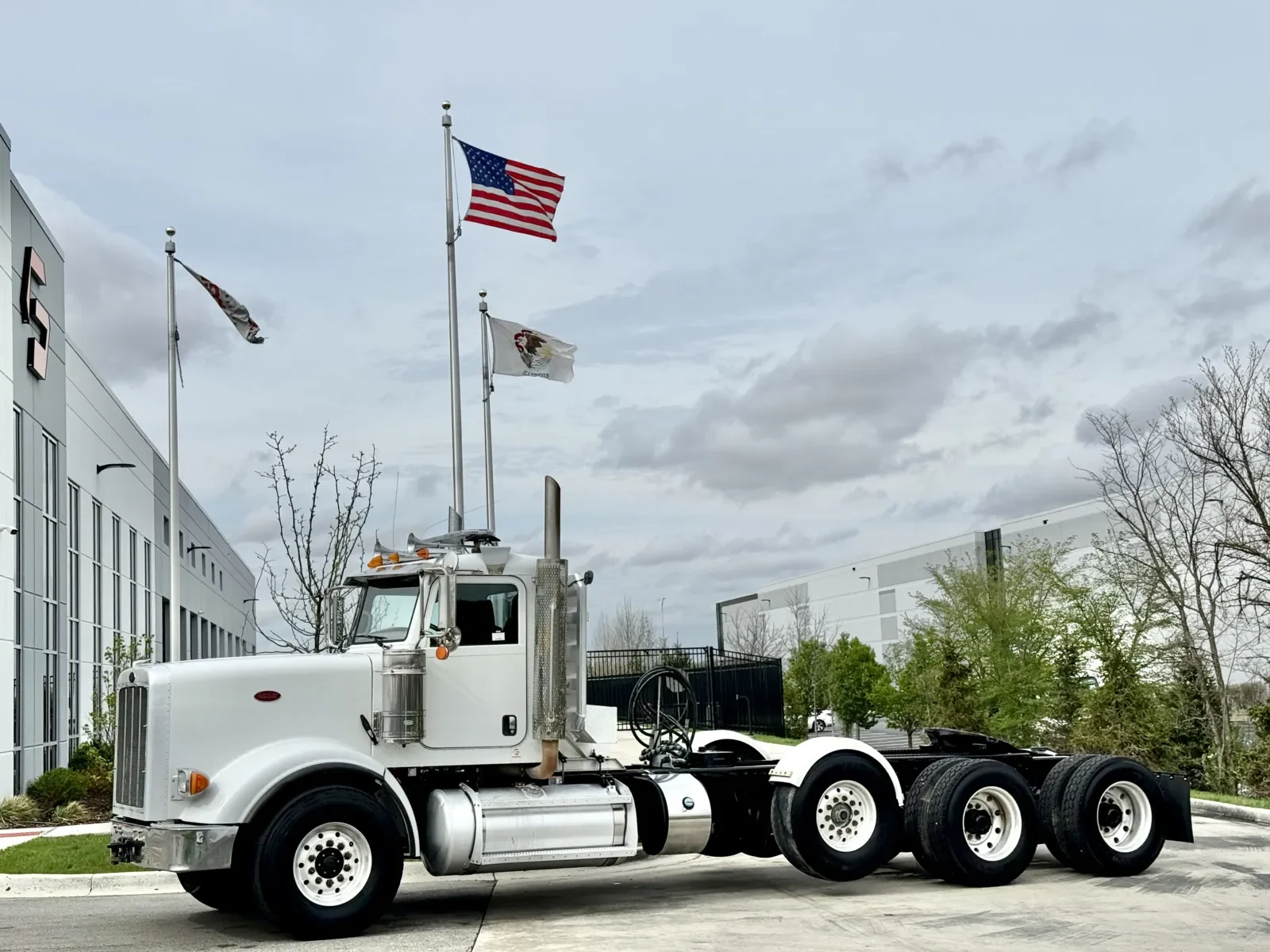 2014 Peterbilt 367 in New Lenox, IL