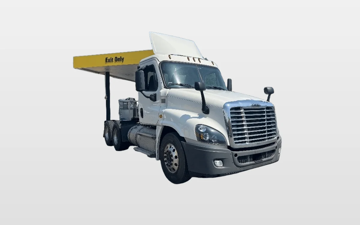 2019 Freightliner Cascadia - image 1