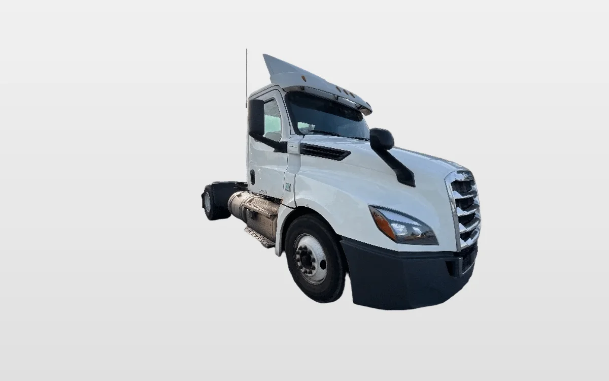 2020 Freightliner Cascadia - image 1