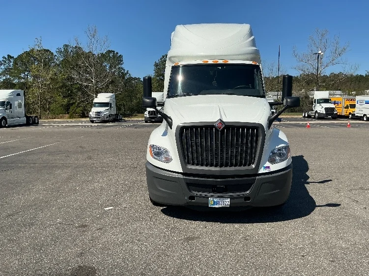 2023 International LT in Jacksonville, FL — photo 2
