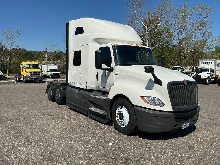 2023 International LT in Jacksonville, FL