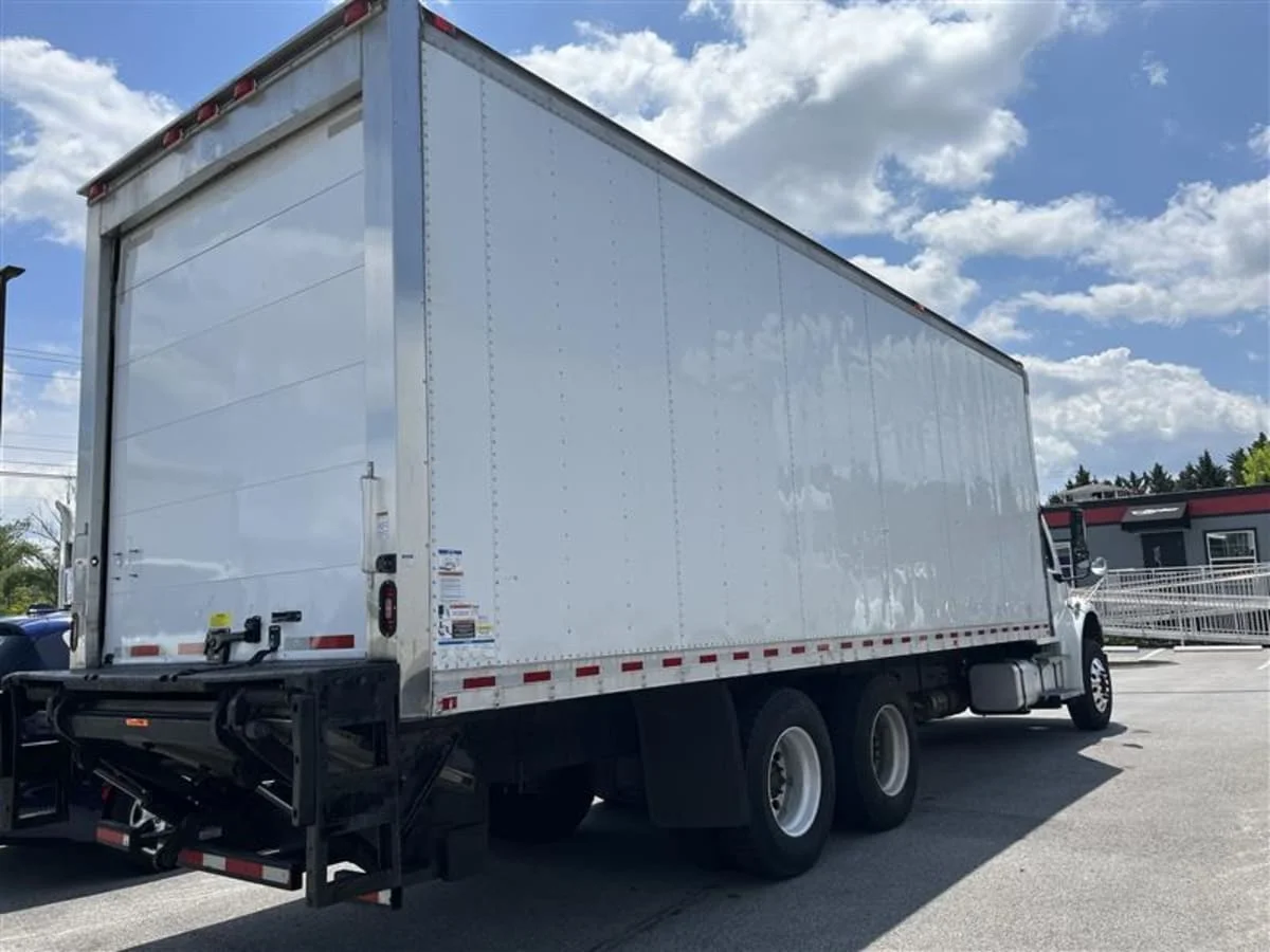 2019 Freightliner M2 106 - image 4