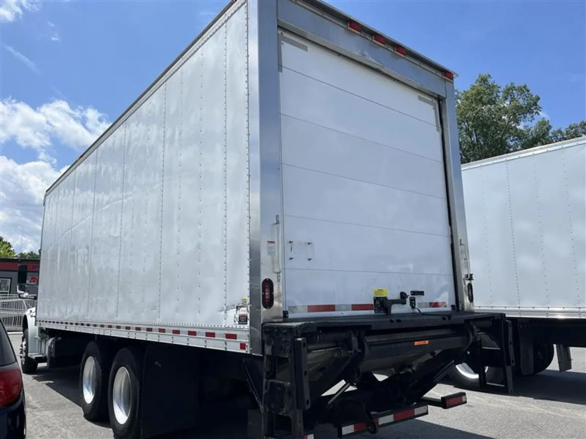 2019 Freightliner M2 106 - image 6
