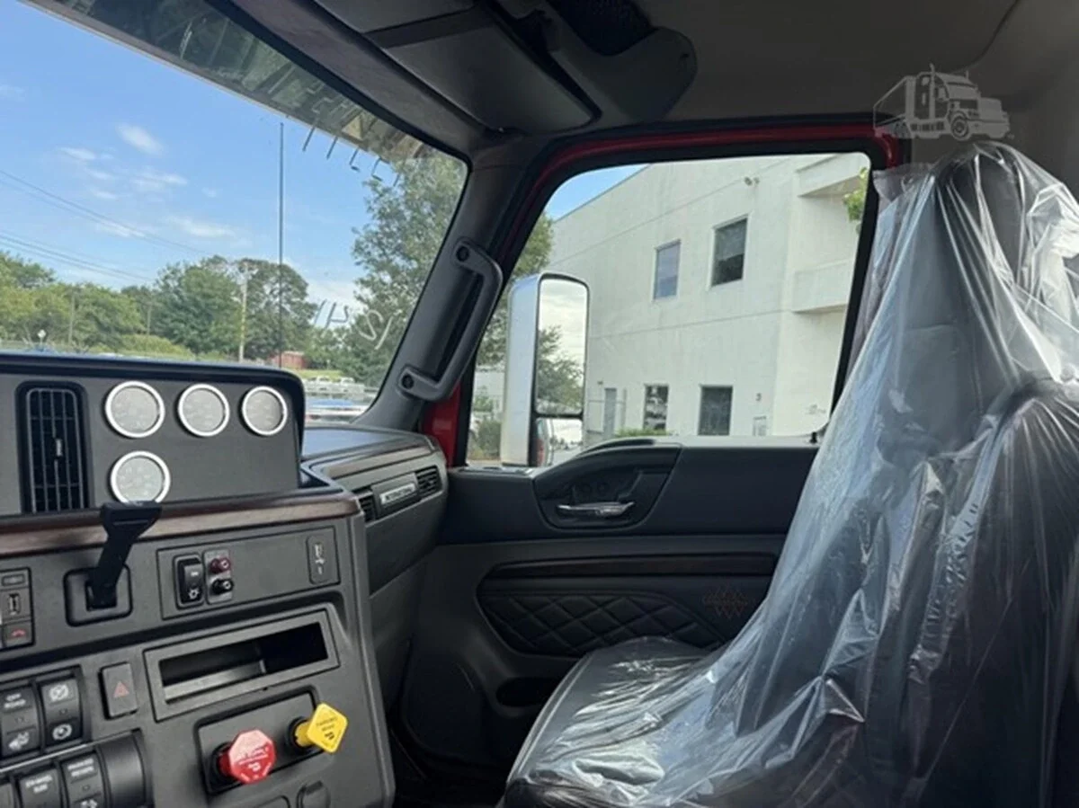 2026 International HX - image 10