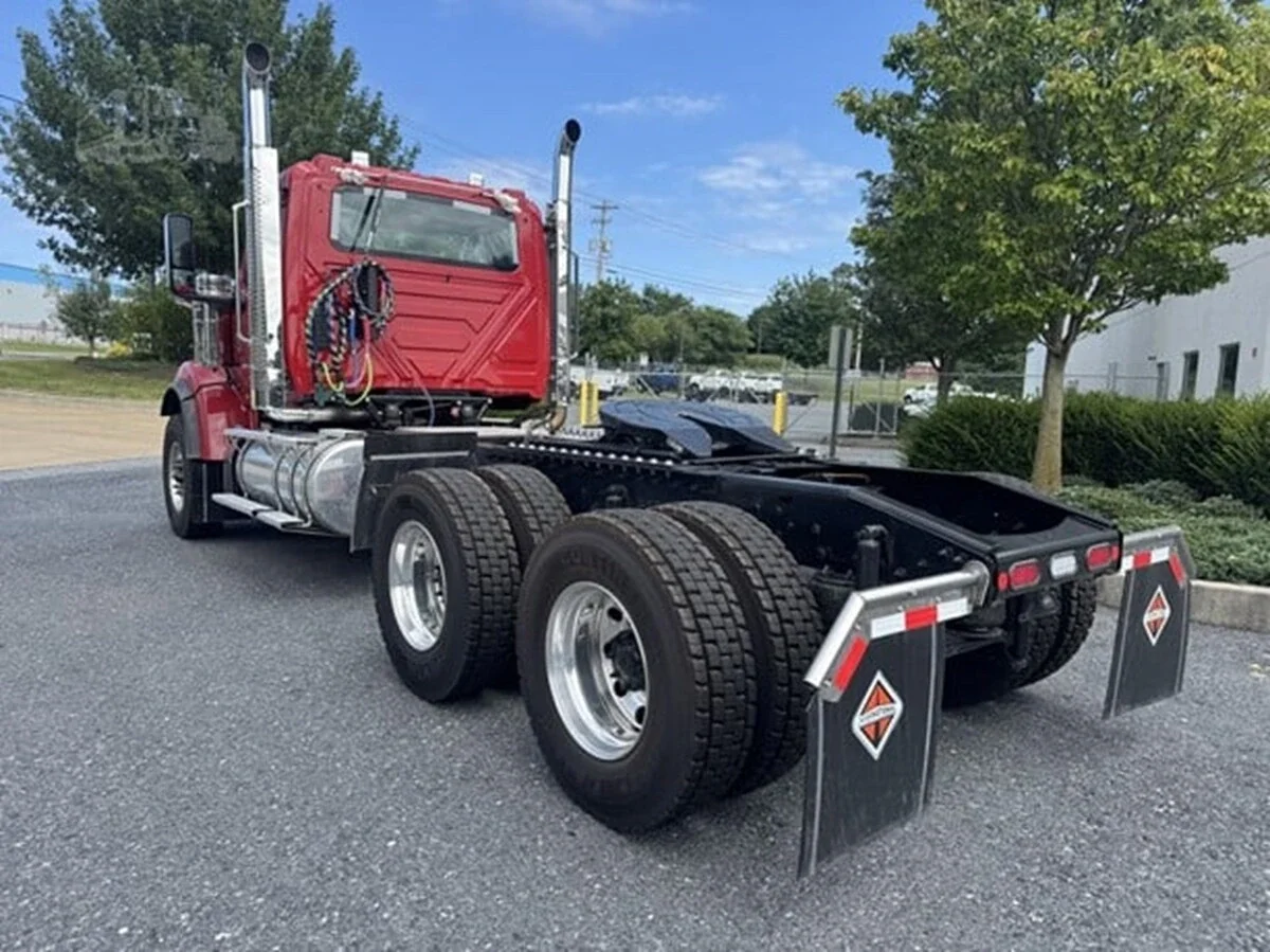 2026 International HX - image 3