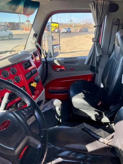 2021 Peterbilt 579 - image 12