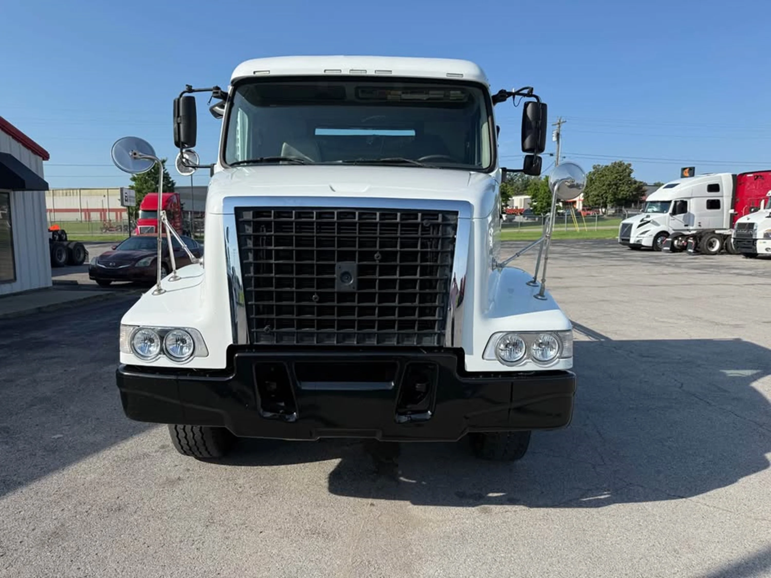 2012 Volvo VNL 300 in La Vergne — photo 3