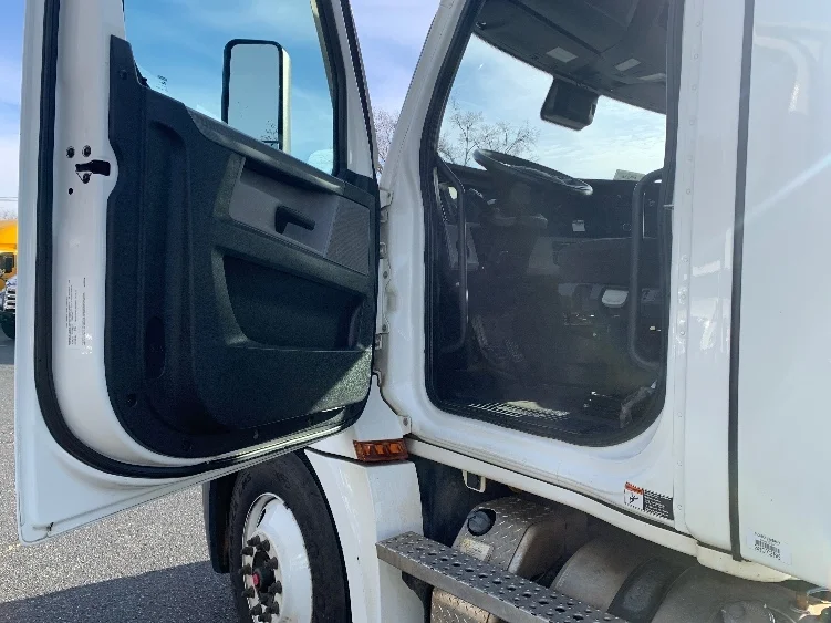 2021 Freightliner Cascadia in Concord, NC — photo 9