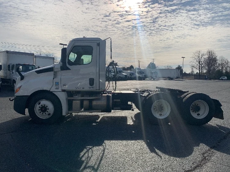 2021 Freightliner Cascadia in Concord, NC — photo 4