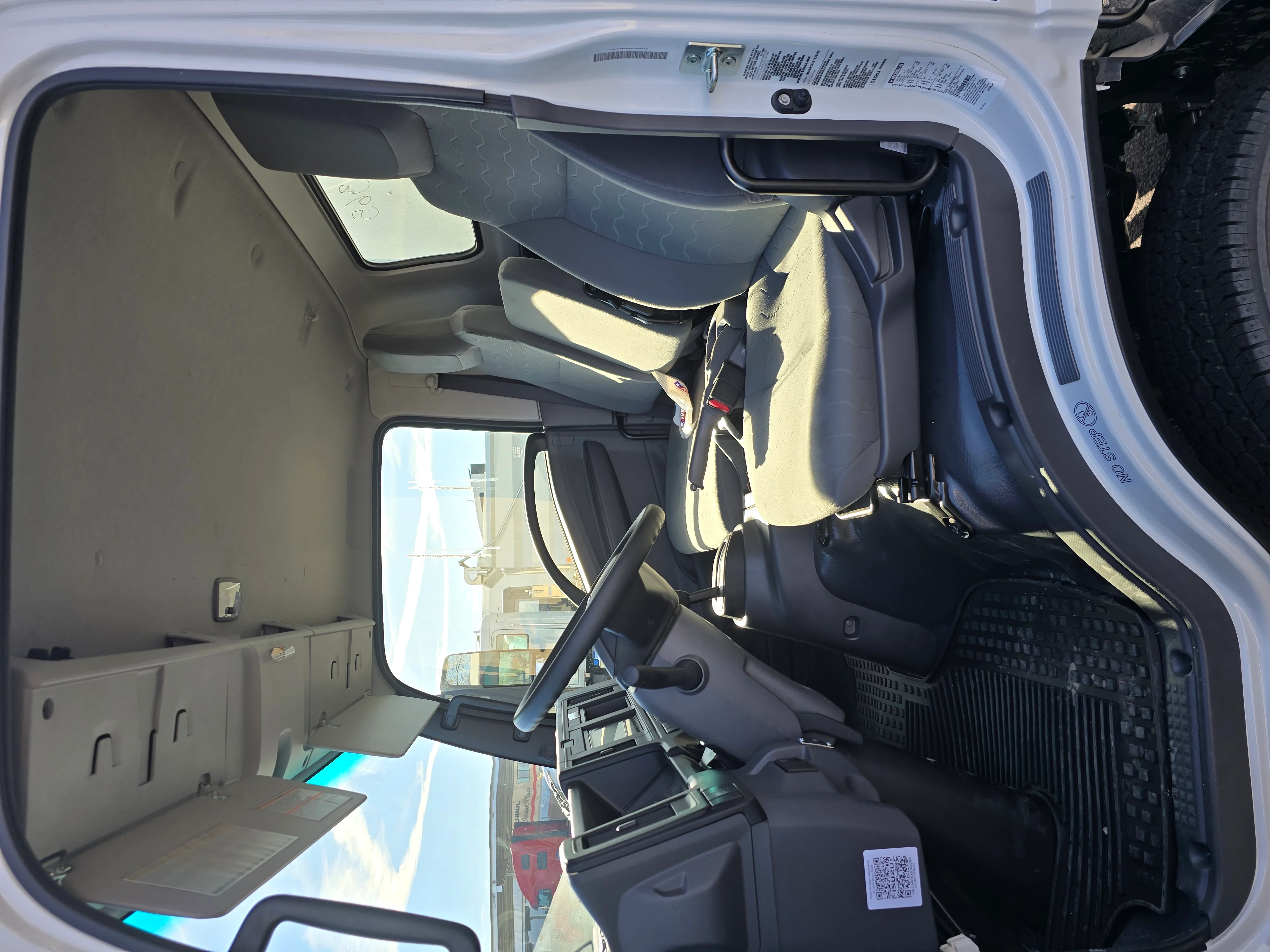 2025 Isuzu NPR in TUCSON, AZ — photo 4