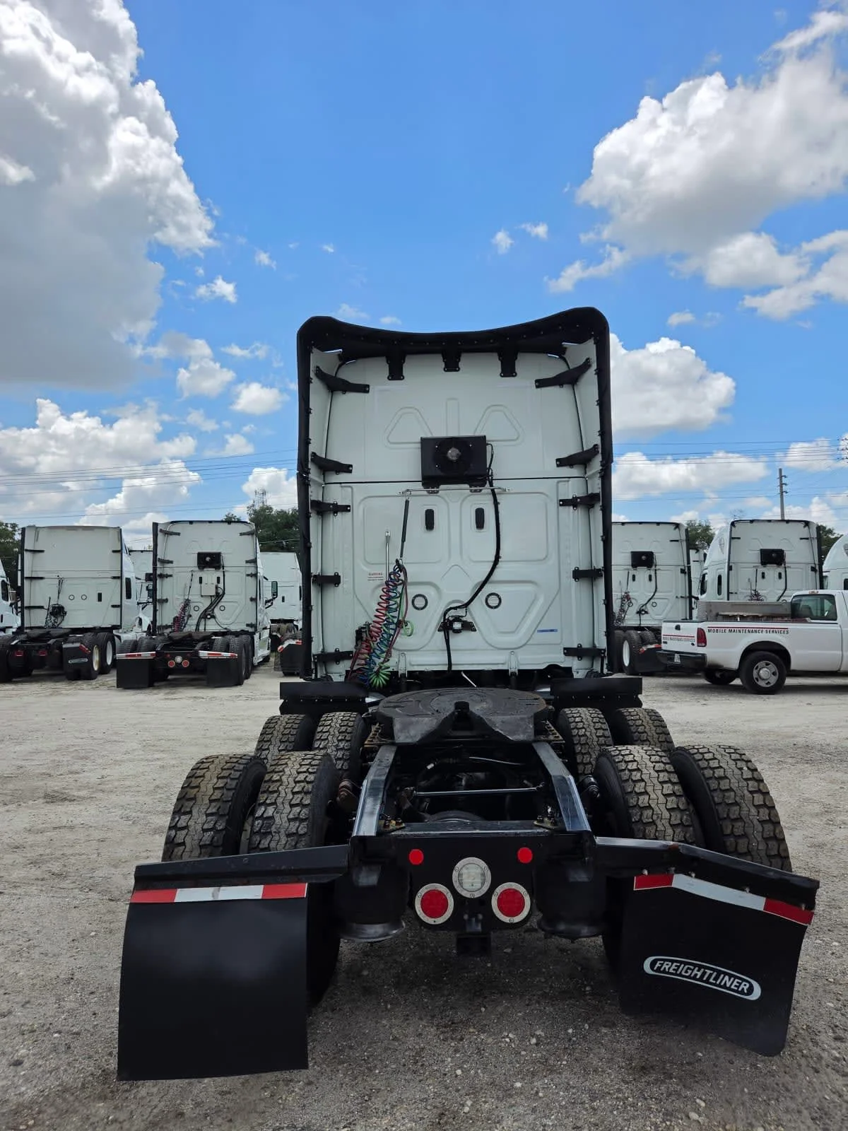 2022 Freightliner Cascadia in Orlando, FL — photo 5
