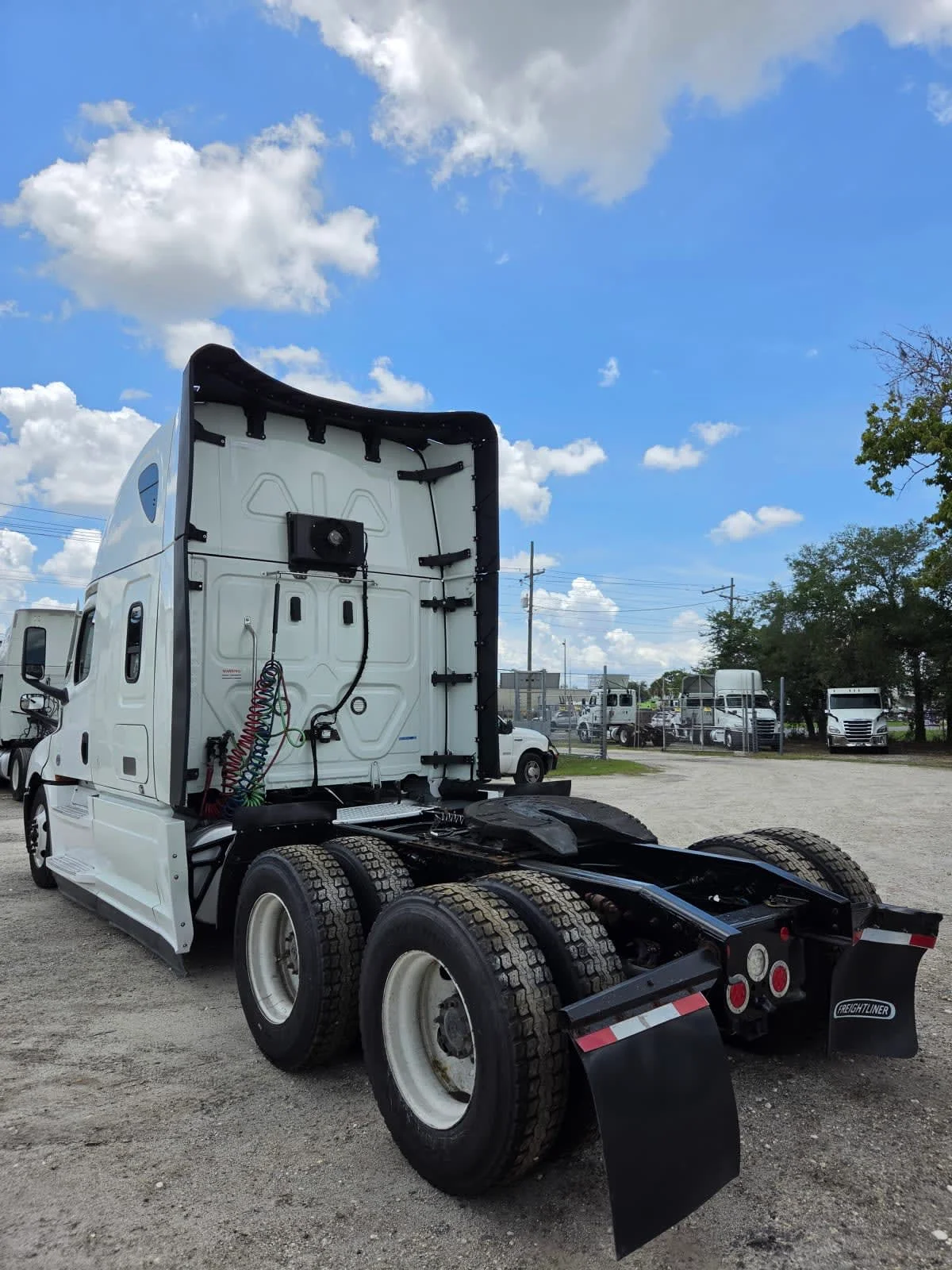 2022 Freightliner Cascadia in Orlando, FL — photo 6