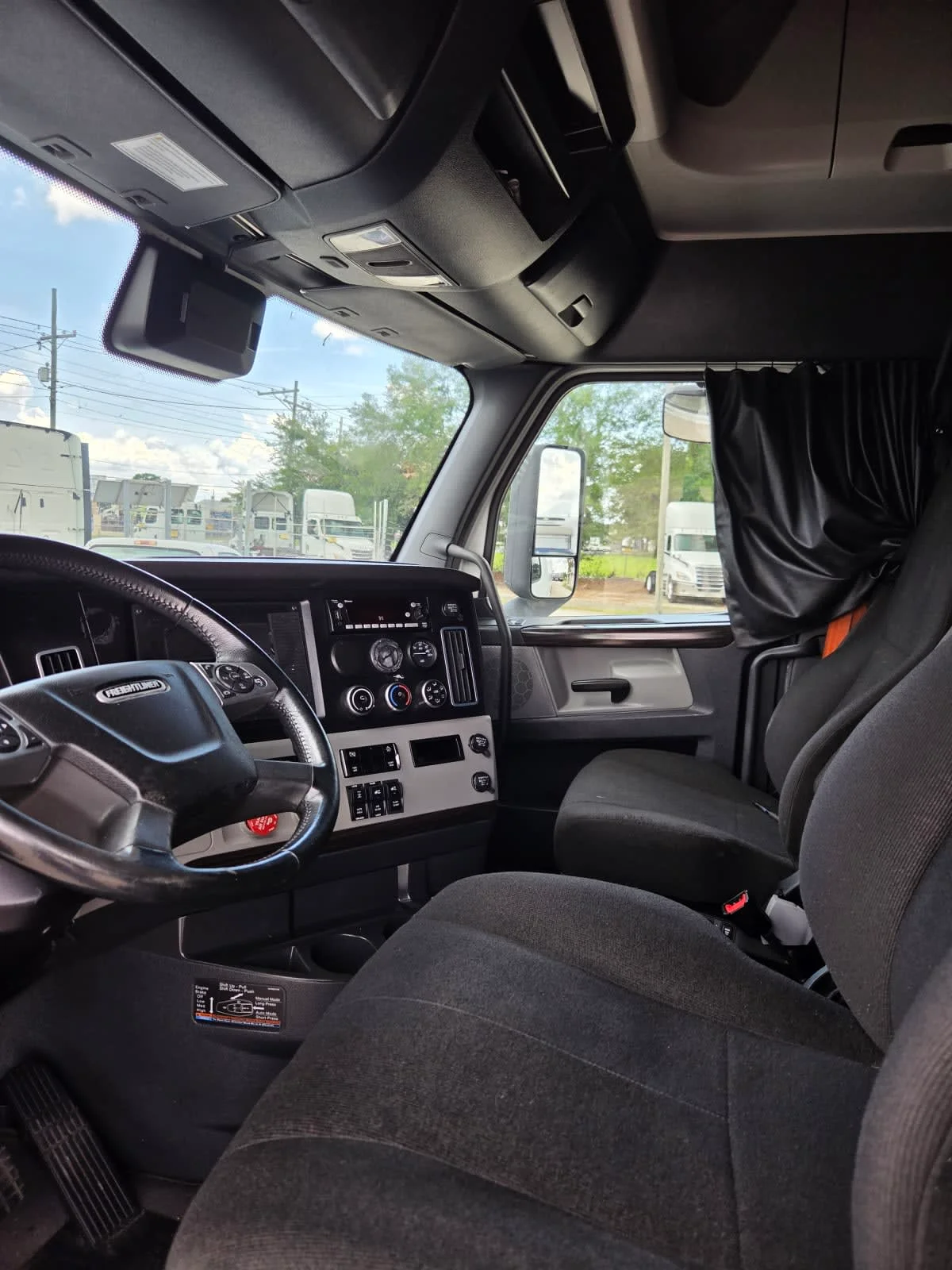2022 Freightliner Cascadia in Orlando, FL — photo 7