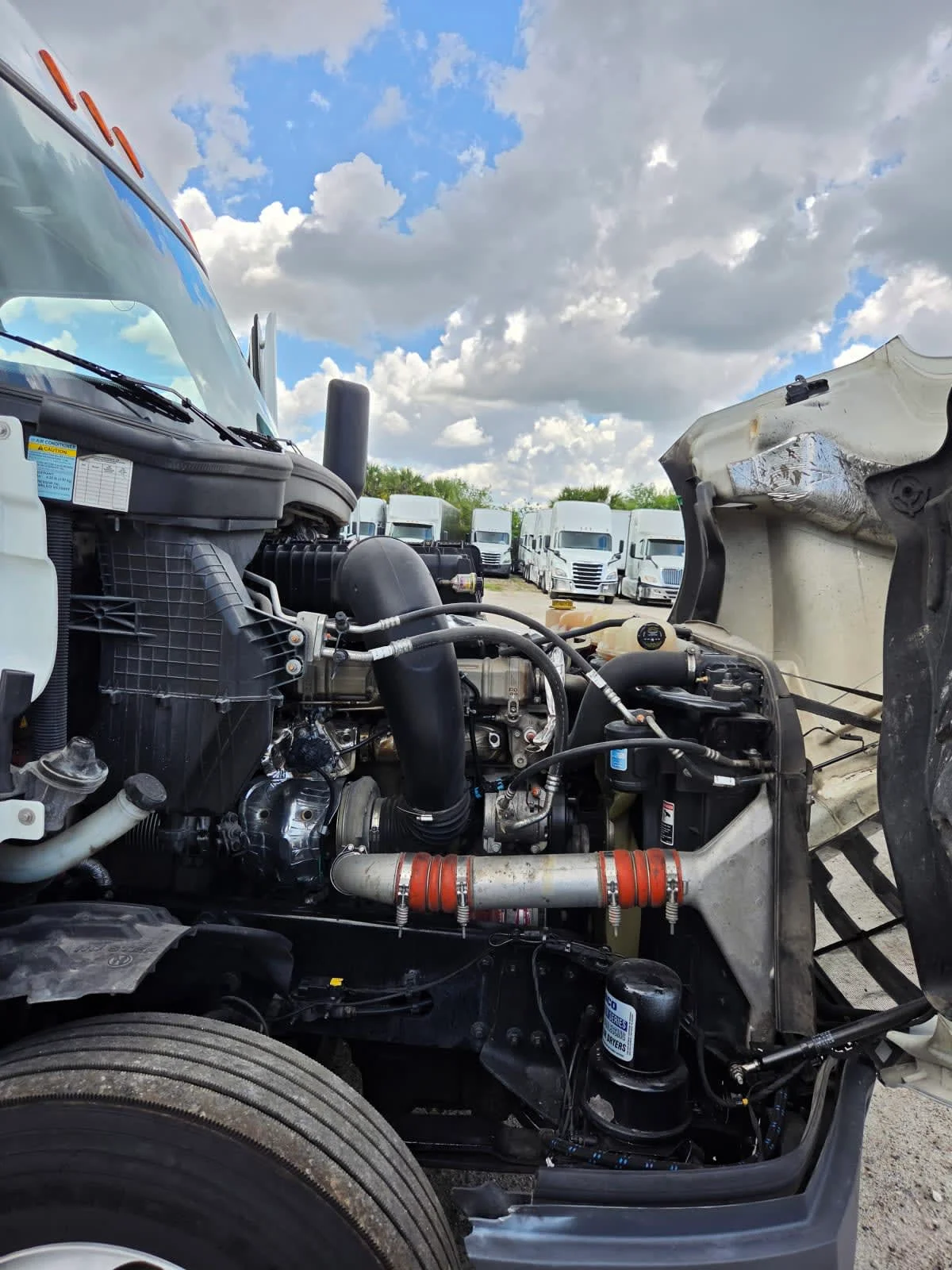 2022 Freightliner Cascadia in Orlando, FL — photo 10