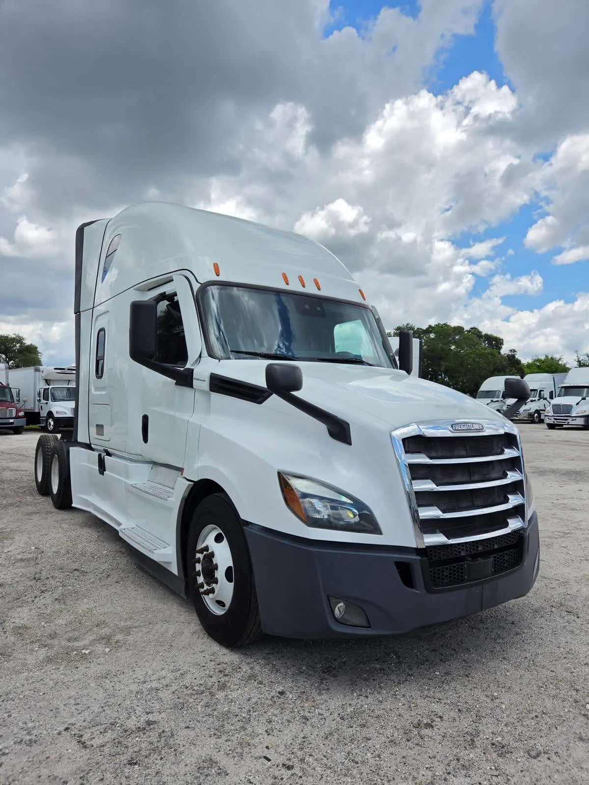 2022 Freightliner Cascadia in Orlando, FL — photo 3