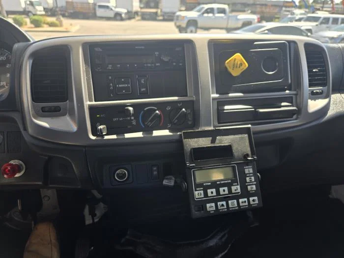 2020 Hino 268 — photo 11