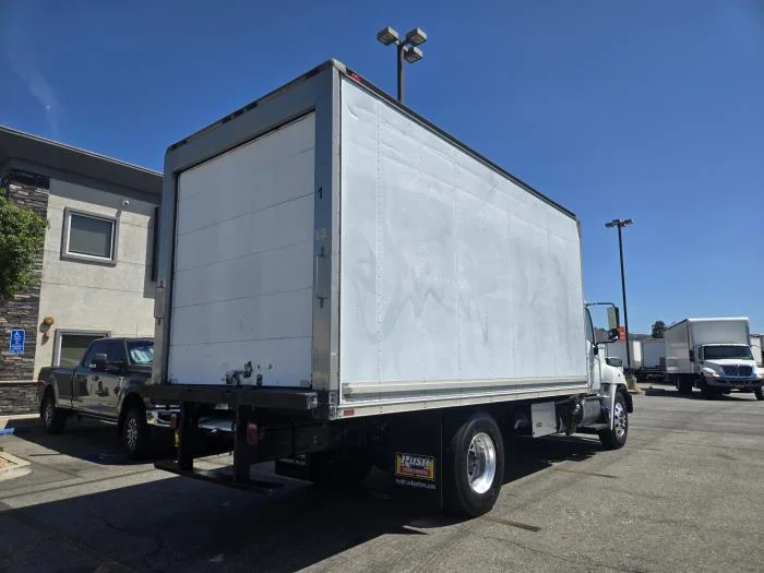 2020 Hino 268 — photo 5