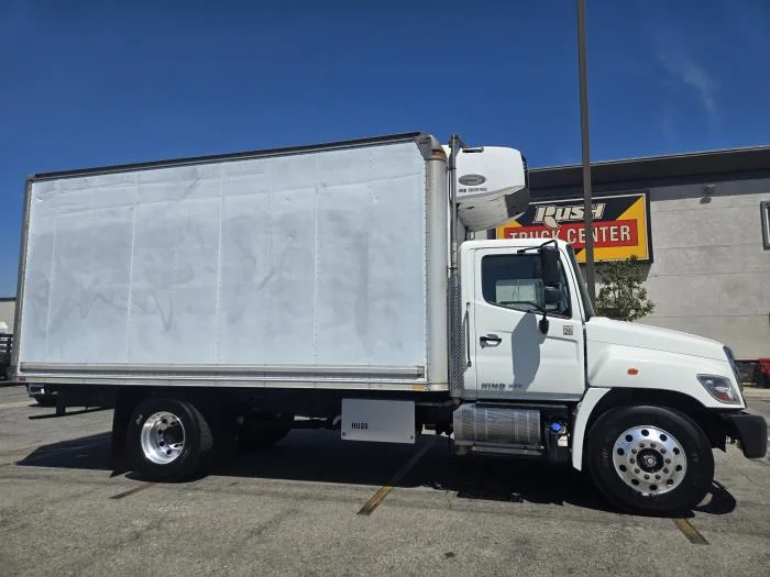 2020 Hino 268 — photo 4