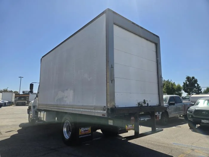 2020 Hino 268 — photo 6