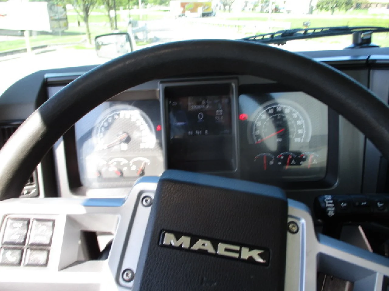 2019 Mack Anthem in Linthicum Heights, MD — photo 19