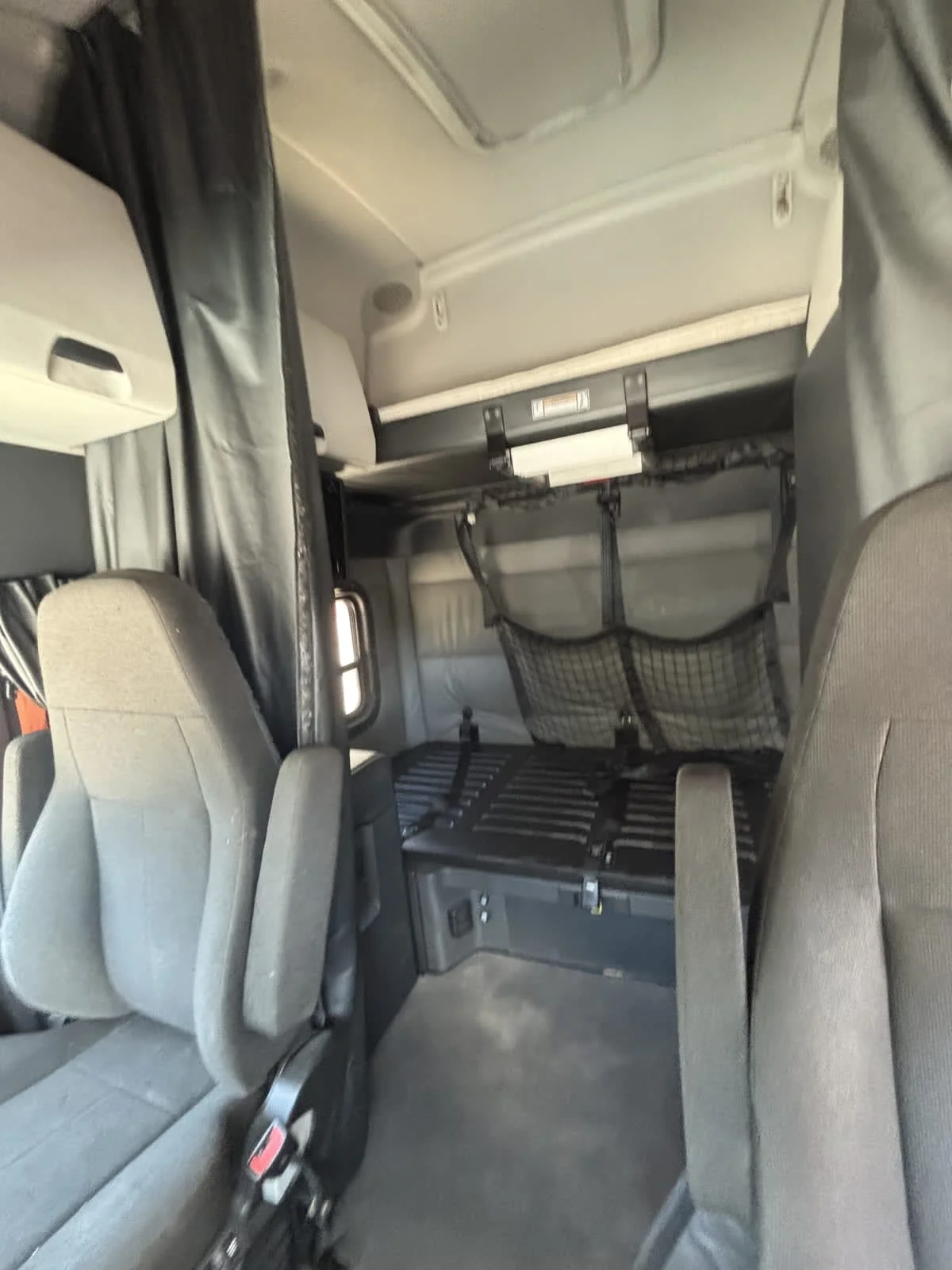 2022 Freightliner Cascadia in Jacksonville, FL — photo 12