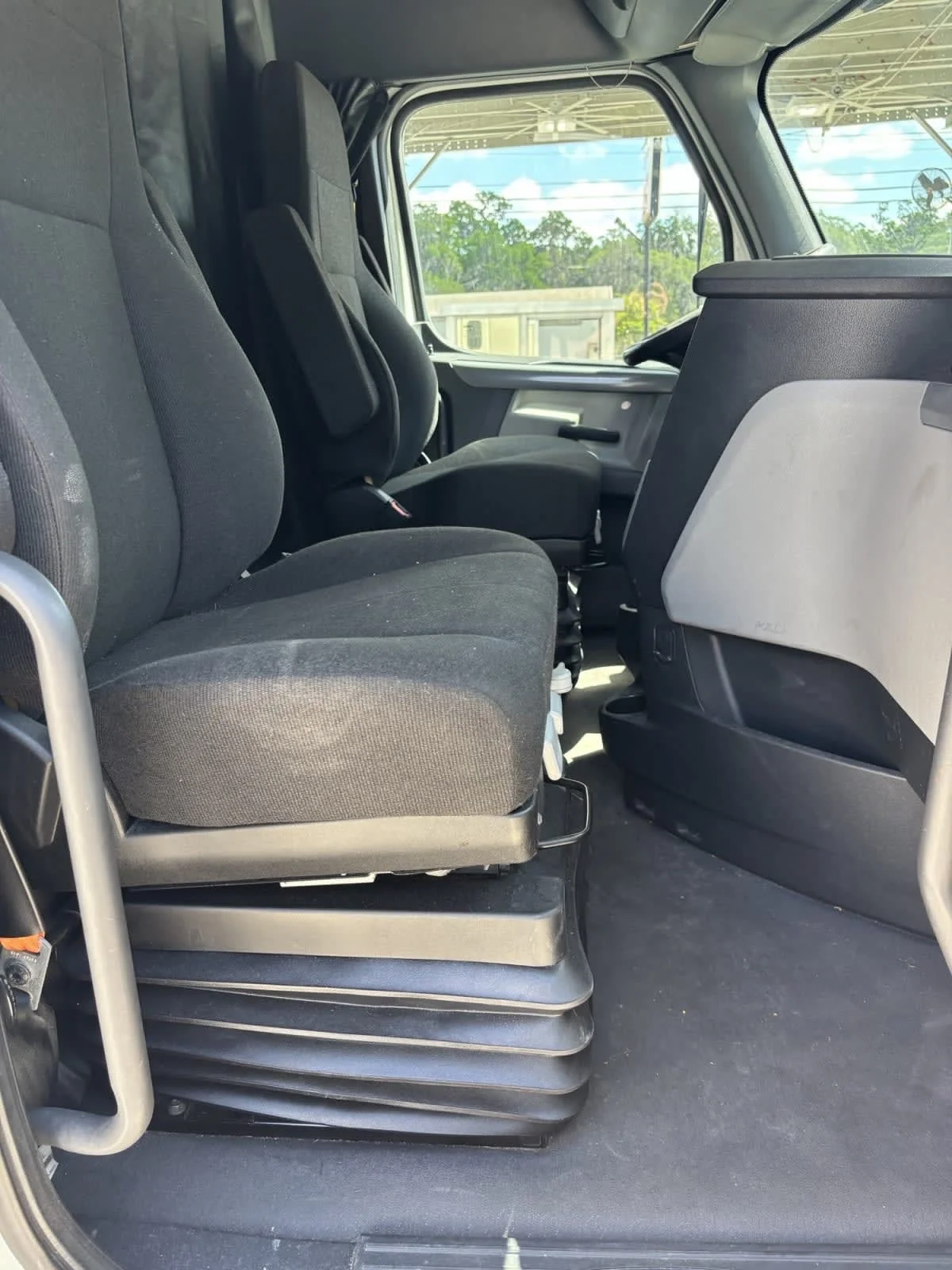 2022 Freightliner Cascadia in Jacksonville, FL — photo 8