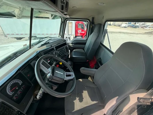 2019 Mack Pinnacle in Tulsa, OK — photo 3