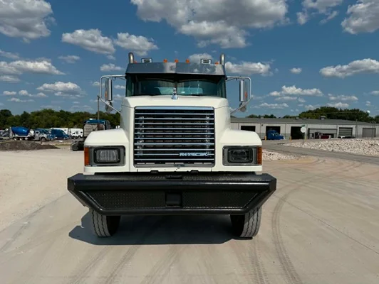 2019 Mack Pinnacle in Tulsa, OK — photo 7