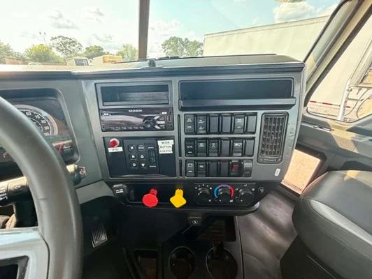 2019 Mack Pinnacle in Tulsa, OK — photo 15