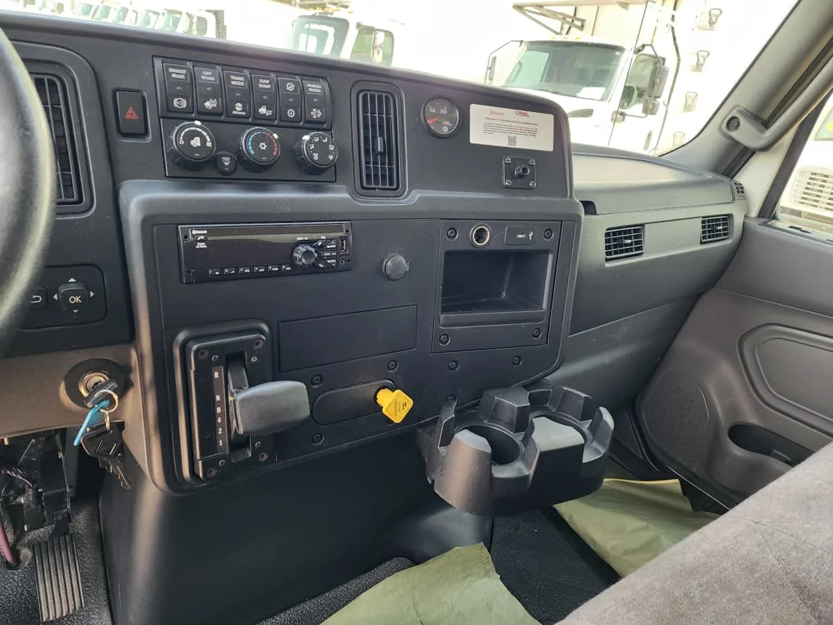 2020 International MV - image 9