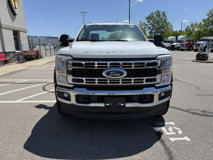 2025 Ford F-600 — photo 3