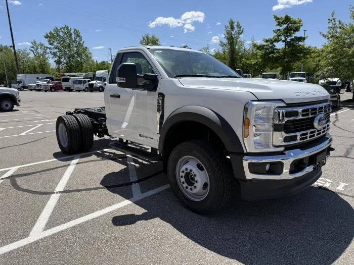 2025 Ford F-600 — photo 4