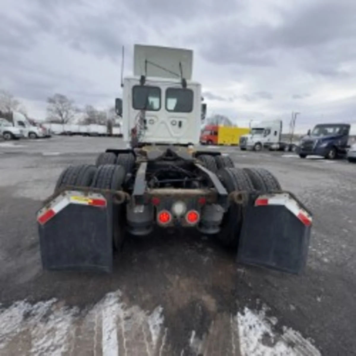 2021 Freightliner Cascadia - image 5