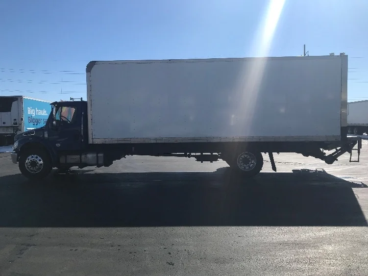 2019 Freightliner M2 106 - image 4