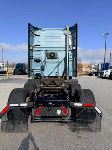 2021 Volvo VNL 760 - image 4