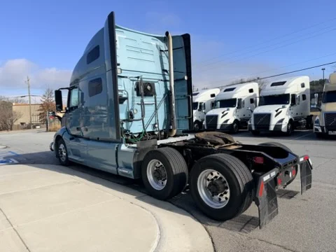2021 Volvo VNL 760 - image 5