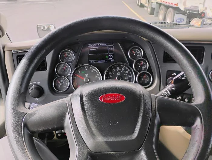 2022 Peterbilt 579 - image 24