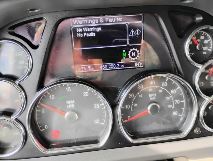 2022 Peterbilt 579 - image 23