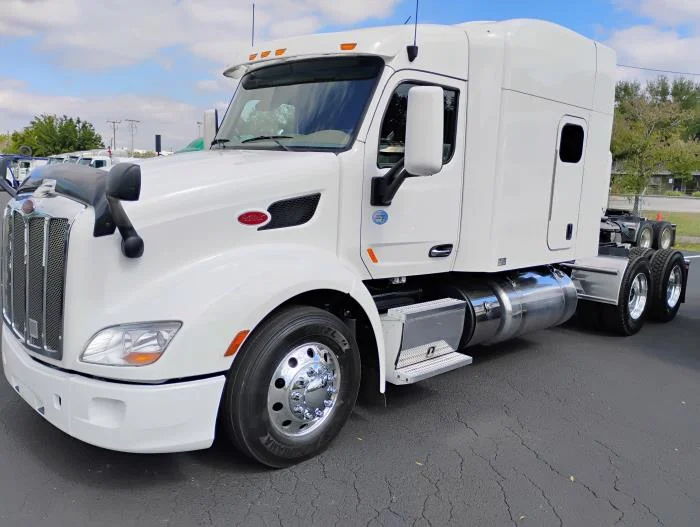 2022 Peterbilt 579 - image 8