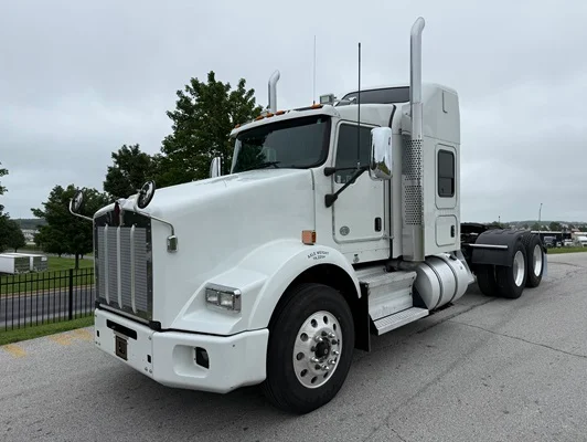 2019 Kenworth T800 in Springfield, MO — photo 2