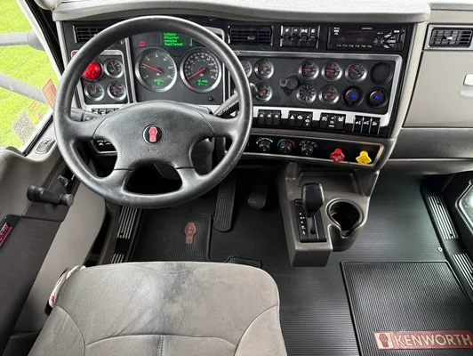 2019 Kenworth T800 in Springfield, MO — photo 3