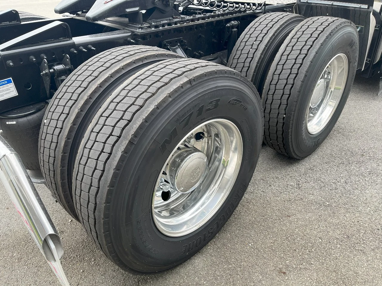 2026 Volvo VNL 660 in Pendleton, IN — photo 5