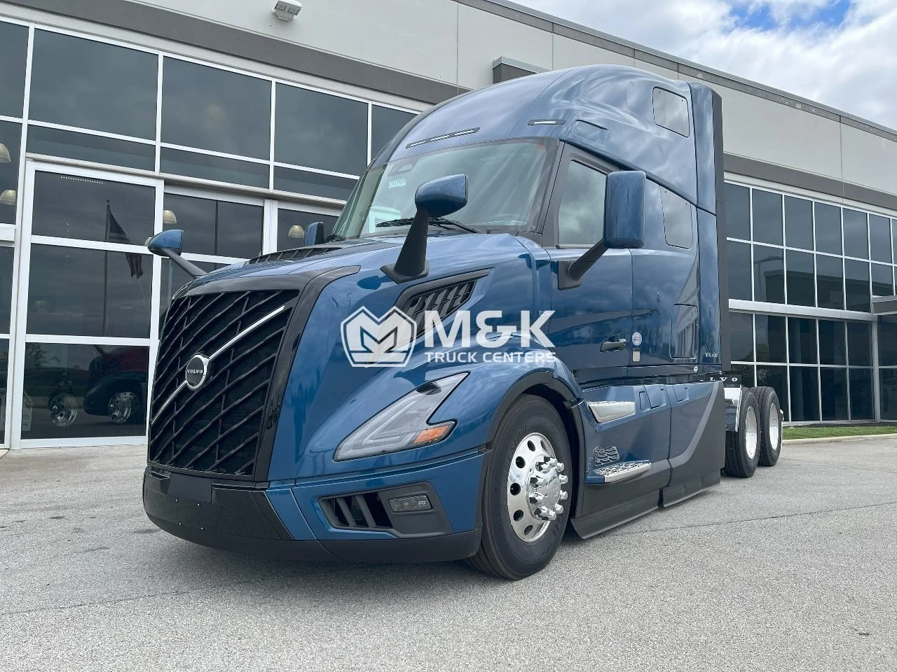 2026 Volvo VNL 660 in Pendleton, IN