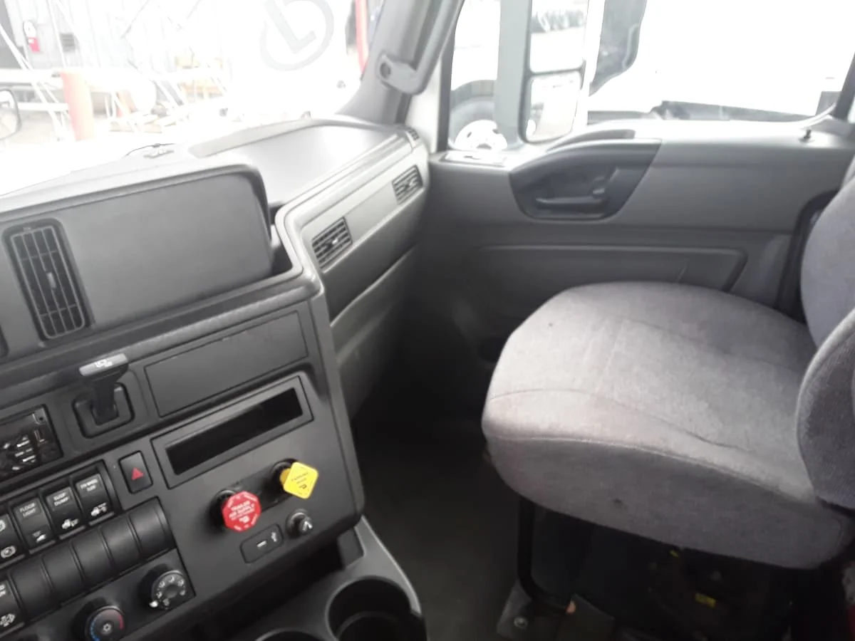 2019 International LT in Hilliard, OH — photo 7