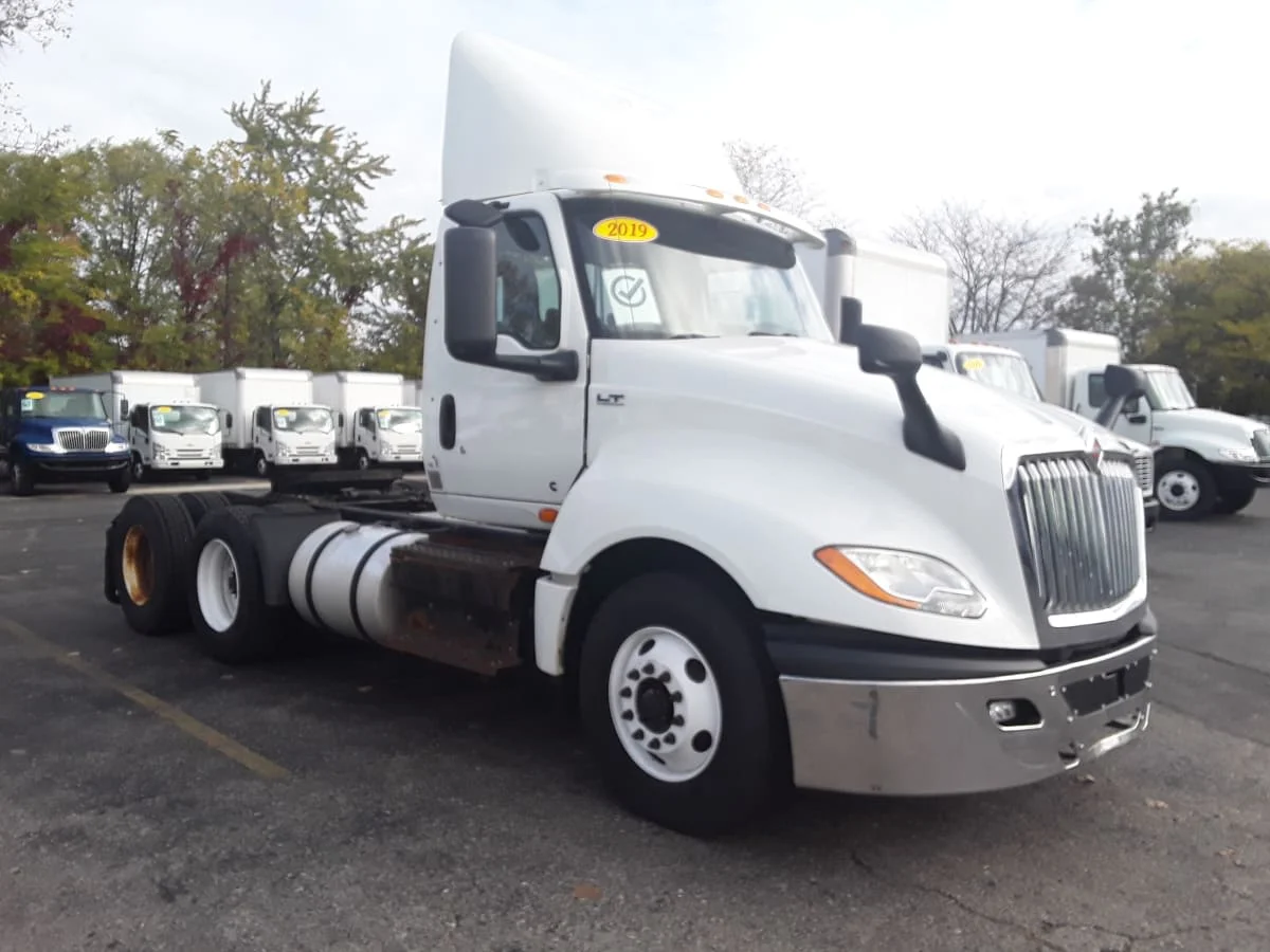 2019 International LT in Hilliard, OH — photo 3