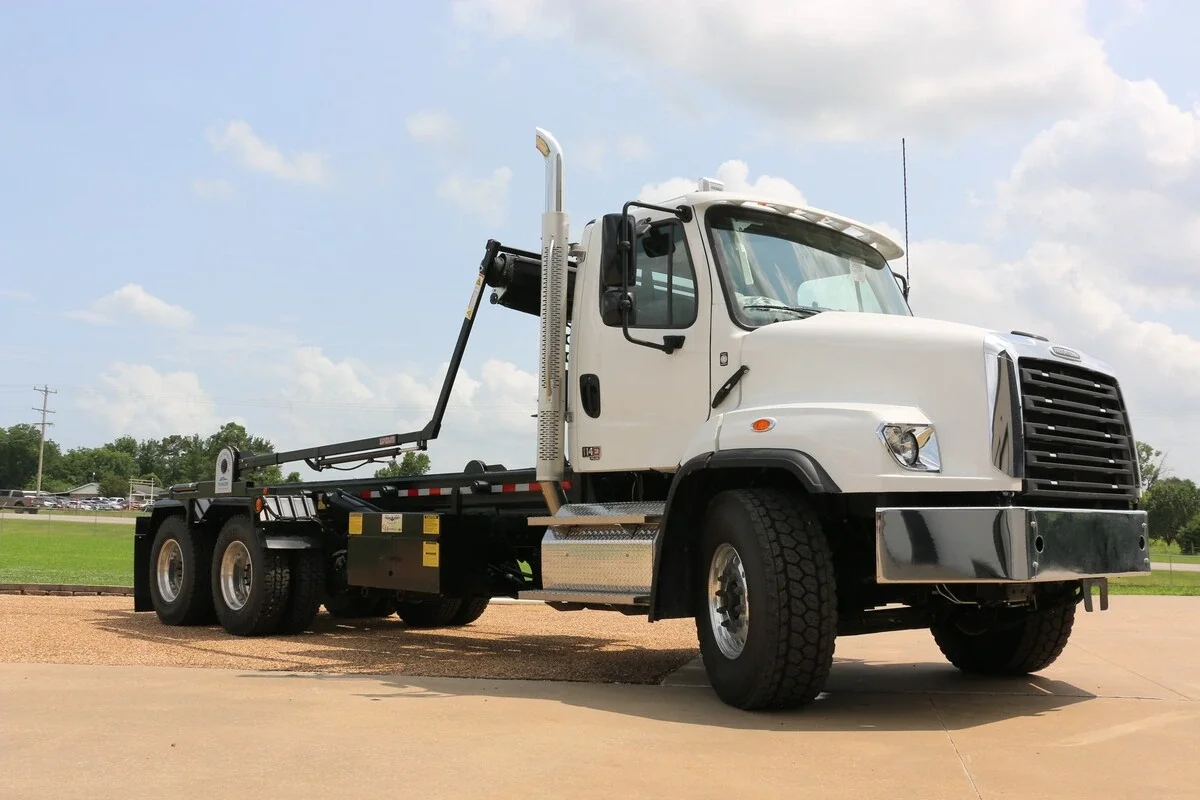 2027 Freightliner 114SD — photo 3