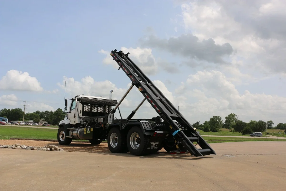 2027 Freightliner 114SD — photo 18