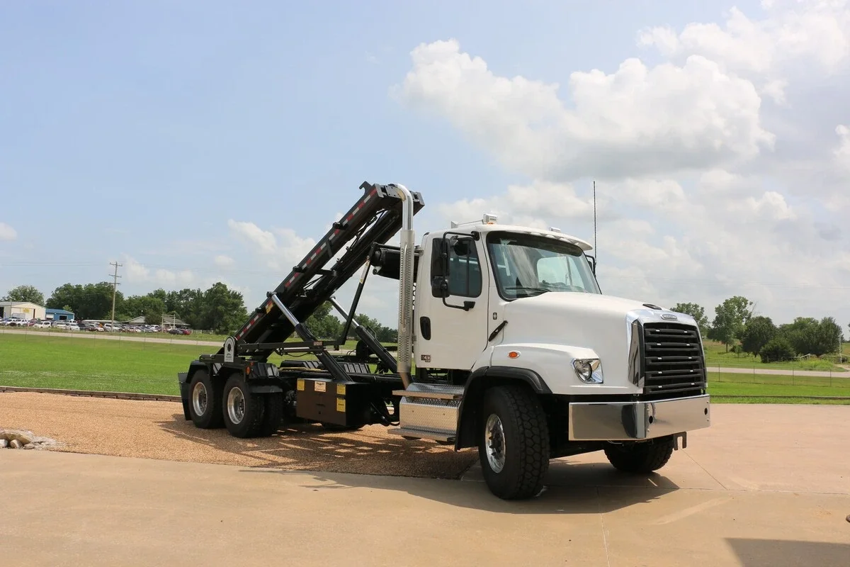 2027 Freightliner 114SD — photo 5